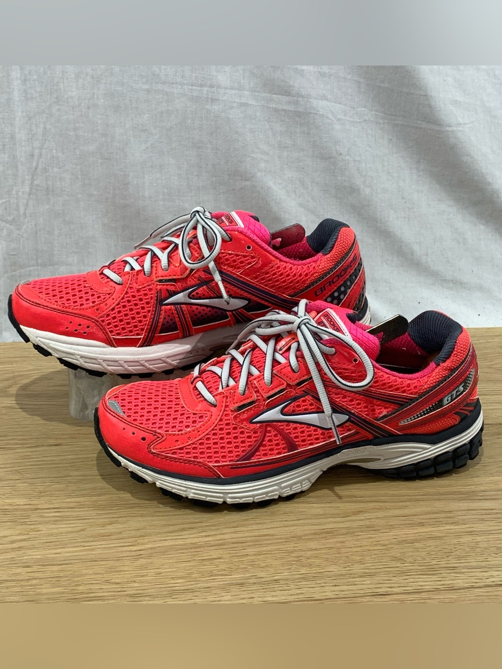 Brooks Adrenaline GTS 13 Women’s Size 9.5 B Pink Gray Running Shoes